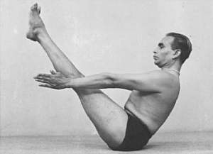 Paripurna Navasana Asana yoga iyengar